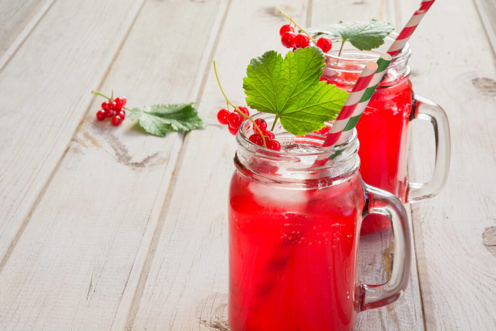 Johannisbeersirup Johannisbeer Sirup Johannisbeersirup Rezept Johannisbeersirup selber machen Johannisbeersirup aus Saft Johannisbeersirup ohne Zucker schwarzer Johannisbeersirup Johannisbeersaft selber machen, Johannisbeergelee Johannisbeeren Gelee Johannisbeergelee Rezept rote Johannisbeeren Gelee schwarze Johannisbeeren Gelee Gelee aus schwarzen Johannisbeeren